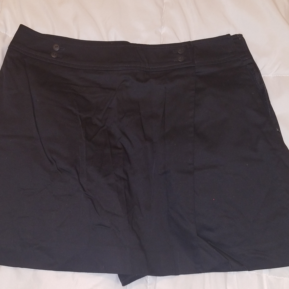 Black skort